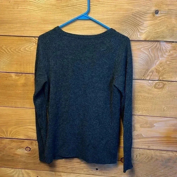 HALOGEN women’s  GRAY‎ CASHMERE SWEATER Md warm soft luxury party winter party - Picture 2 of 5